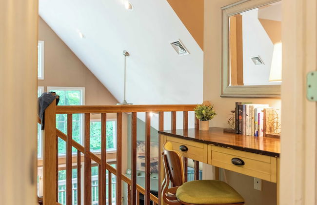 Bear Trail Chalet by Avantstay Retreat w/ Outdoor Living Deck & Fire Pit - Foto 18