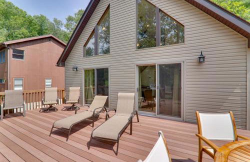 Large Deck and Resort Amenities Lake Ariel Retreat - Foto 32