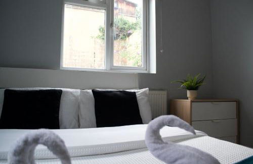 Stylish 2-Bed Garden Flat, 5 Mins to Brixton - Photo 69