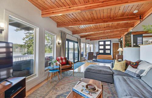 Huvila Haven Lake Front Home with Dock and Hot Tub - Foto 2