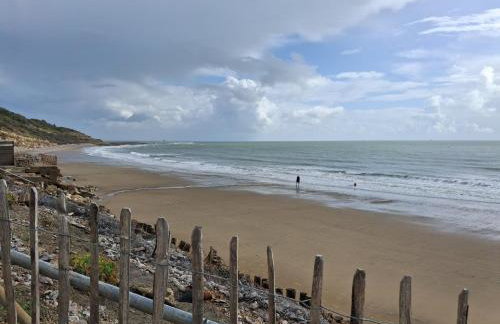 2Bed-Cabin Sleeps 4 WiFi Free Parking Sea Views - Photo 9