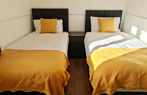 2 Bed Spacious Apartment, Sleeps 4, Free Wifi, Free Parking, Amenities Nearby, Good Transport Links Nearby, Contractors and Holidays - Foto 12