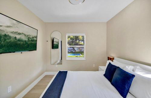 Luxury Miami Pool House Private Backyard Oasis Near Wynwood and Miami International Airport - Photo 17