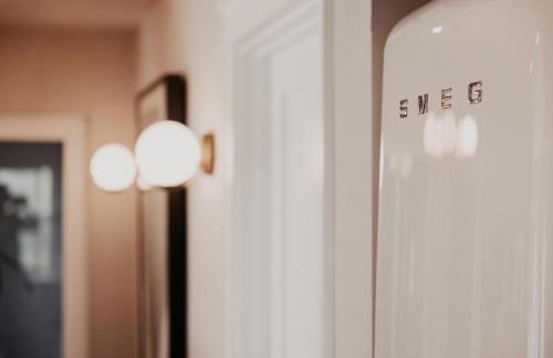 @ Marbella Lane - Vibrant & Chic Designer Home - Photo 16