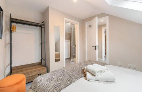 Earthy Elegance Stylish 4BR for Urban Escapes - Foto 24