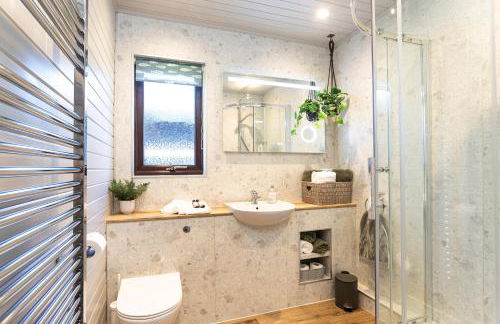 Sandmartin Lodge a lakeshore haven at Pine Lake Resort - Foto 48