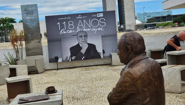 Brasilia Bus Tour - Photo 5, Check out the sculpture in the National Congress in Brasília