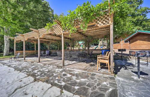 On-Site Lake and Pool Access Cabin in Newland! - Foto 30