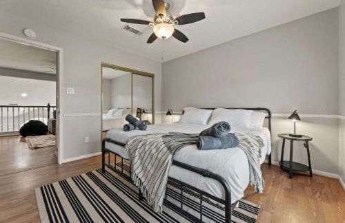 Gorgeous 6BR 3 5 Bth Home with Pool and Game Room - Photo 38