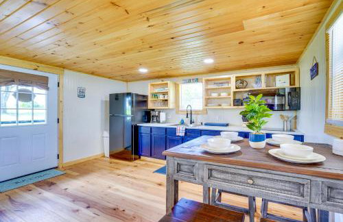 Yard with Lake View Home Near Table Rock Lake! - Foto 11