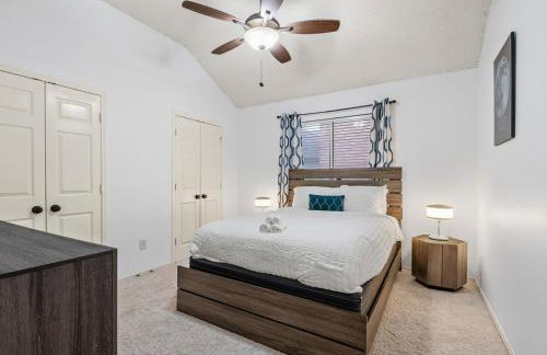 The Blue Door Oasis 4BR 2 BATH with 6 Beds Frisco with Arcade, Games, Office - Foto 9