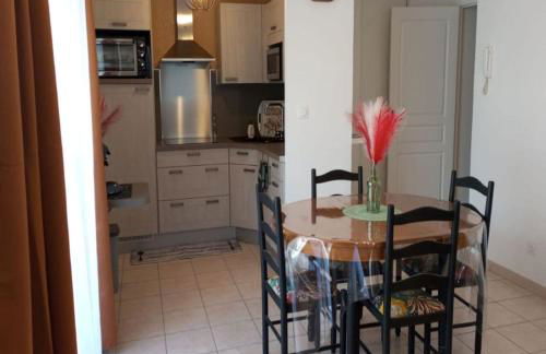 L'Étoile Biterroise - Appartement de Vacances avec Piscine et Parking gratuit à Béziers - Photo 11