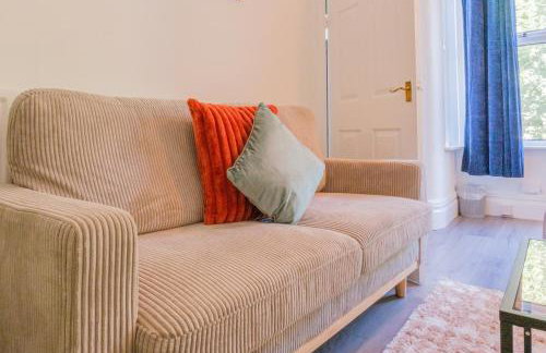 4-Bed Family House in Leeds with park view - Foto 21