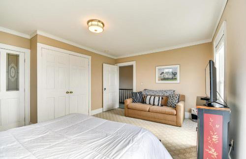 Lakefront Cayuga Retreat with Private Deck and Hot Tub - Foto 22