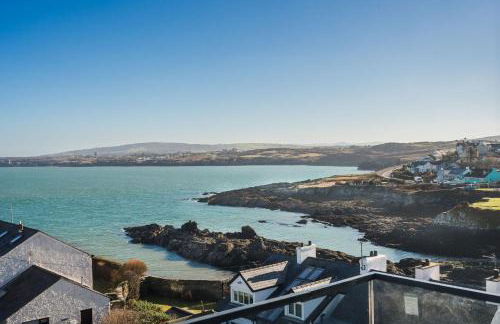 Gwel Y Mor Penthouse by Birch Stays New Home - Photo 1