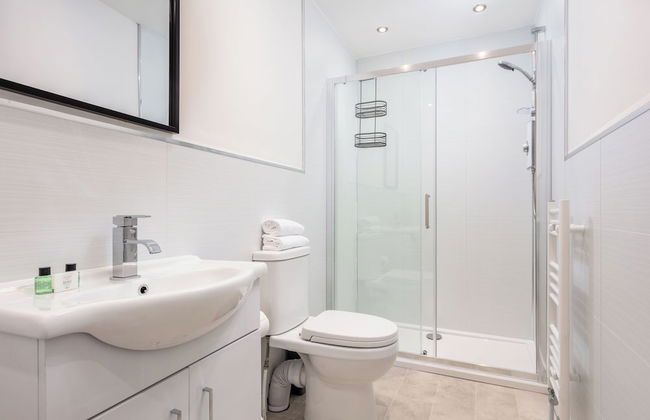 Cuthbert House - Donnini Apartments - Photo 18