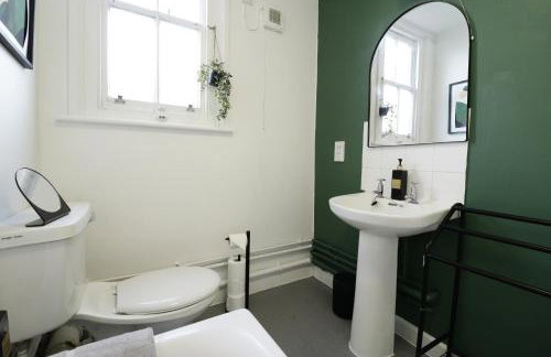 d-Entire 2-Bedroom Apartment in the bustling City Centre WIFI TRAIN & BUS STATION - Foto 18