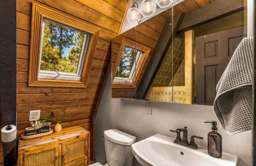 Timber A-Frame, Large Deck, Hot Tub, Fireplace - Foto 36