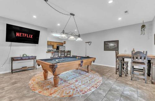 The Retreat at Wildwood - Hot Tub Theater & Deck - Foto 6