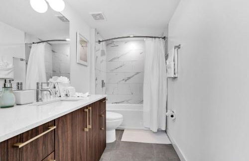 Gorgeous 3-Bed Retreat Mins from Bayside and Parking - Photo 26