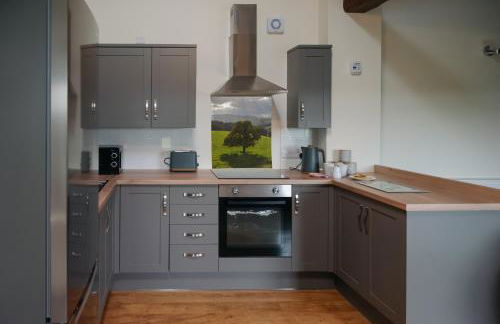 Vale Farm Cottages - Photo 18