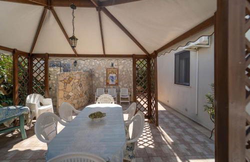 Villa Tea con piscina a pochi passi dal mare - Photo 35