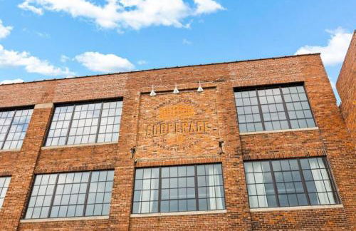 The Urban Loft - Stylish Industrial Living - Foto 29