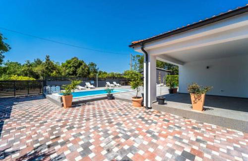 Villa Pavicini - with heated pool - Photo 19