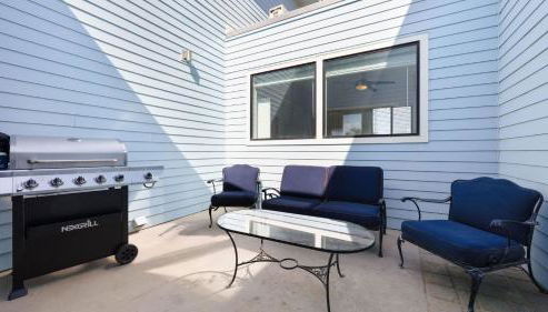 Oceanfront 2BR Rooftop Deck Beach Access Strand Way B - Photo 4, Other