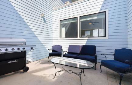 Oceanfront 2BR Rooftop Deck Beach Access Strand Way B - Photo 4