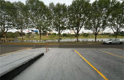 Studio com quarto e banheiro em frente ao Parque do Lago Acomoda até 2 pessoas 1 cama - Foto 23