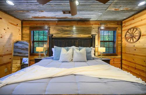 Rustic Family Getaway - Pool Table, Hot Tub, Pets, Great Location - Photo 22