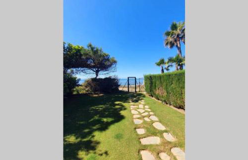 Large Ground Floor Apartment with Private Garden and Beach Access - Photo 49