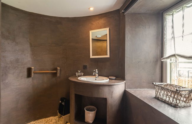 Beautiful Holiday Home with Hot Tub, Sauna & Monumental Fireplace - Photo 15