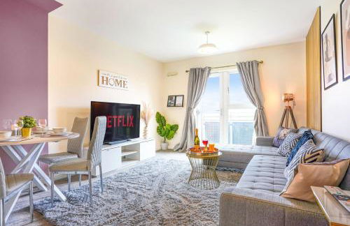 Stylish Canal Side Apartment - City Centre - Free Parking, Balcony, Smart TV, Fast Wifi by Yoko Property - Photo 16