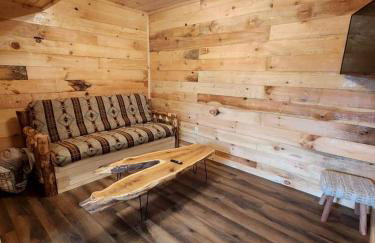 Lakeview Cabin by Tappan Lake, Perfect for Groups with Hot-Tub in Ohio - Foto 13