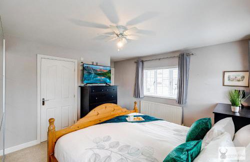 Silver Stag Properties Large 4 bed Property - Photo 7