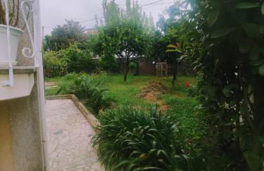 Casa com jardim privado e estacionamento no interior - Foto 9