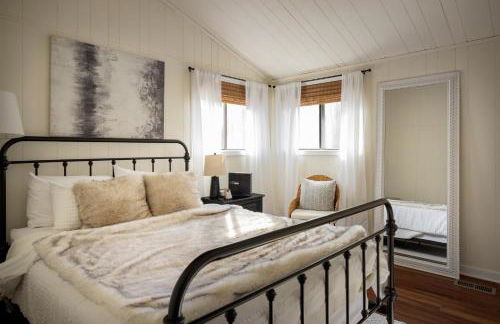 Cabin w hot tub & fire pit - Foto 16