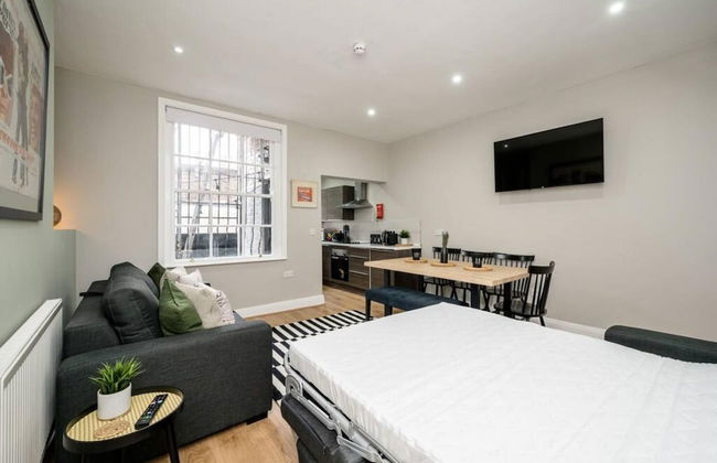 Host Apartments Picasso s Place I - Photo 32