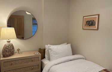 Fresh Modern Home, Stunning Views, Great Location - Foto 19