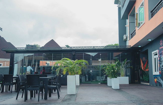 The Violets Hotel and Apartments - Foto 2