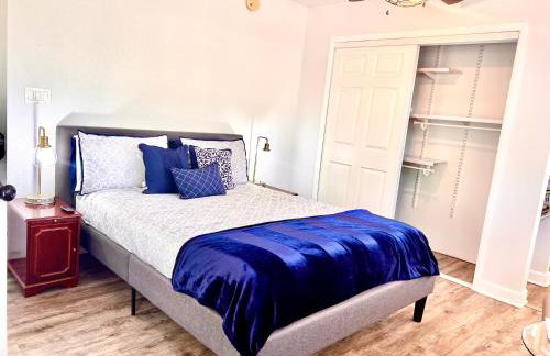 Upgraded, Stylish & Comfy 1 Bedroom/1 Bath Studio - Photo 1