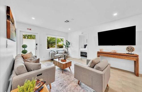 Sunny Days Getaway, 5BD Heated Pool Family Home! - Foto 1