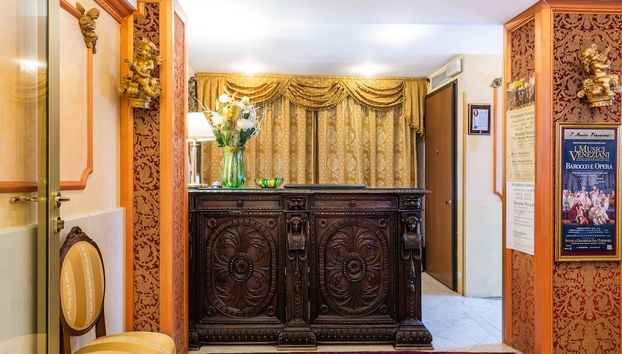 Coin salon dans le hall