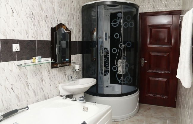 Premiership UK Suites - Photo 19