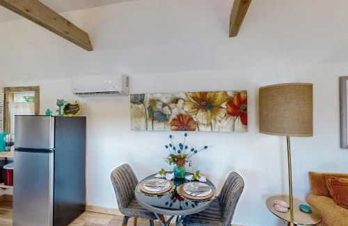 Hot Tub and Fire Pit Lakeside Getaway, Dogs Welcome - Foto 6