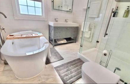 Gorgeous Victorian House!! Entire suite in SAM's home - Foto 26