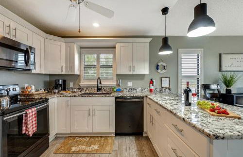 Exquisite Lakefront Pool House Awaits Pool 10 PPL - Foto 23