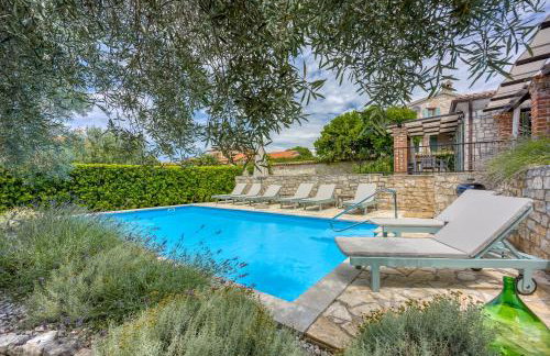 Villa Aryana With Pool - Happy Rentals - Foto 1